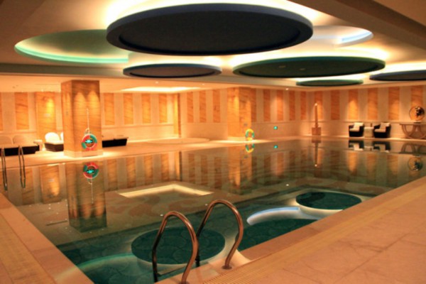 “重庆独家体验：按摩泳池，养生新潮流”